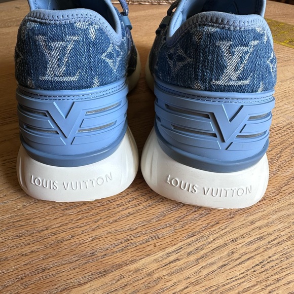 Authentic Louis Vuitton Men’s 6 sneakers. - Picture 13 of 15